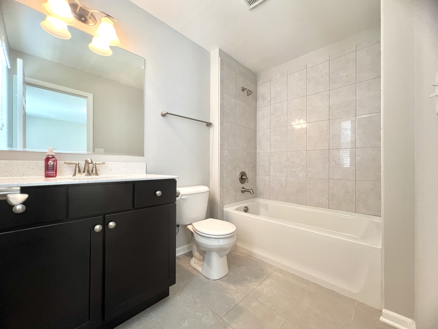 4182 Royal Mews Circle, Naperville, IL 60564