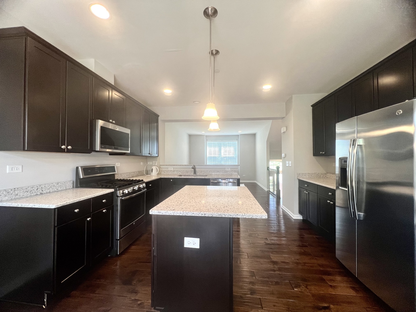 4182 Royal Mews Circle, Naperville, IL 60564