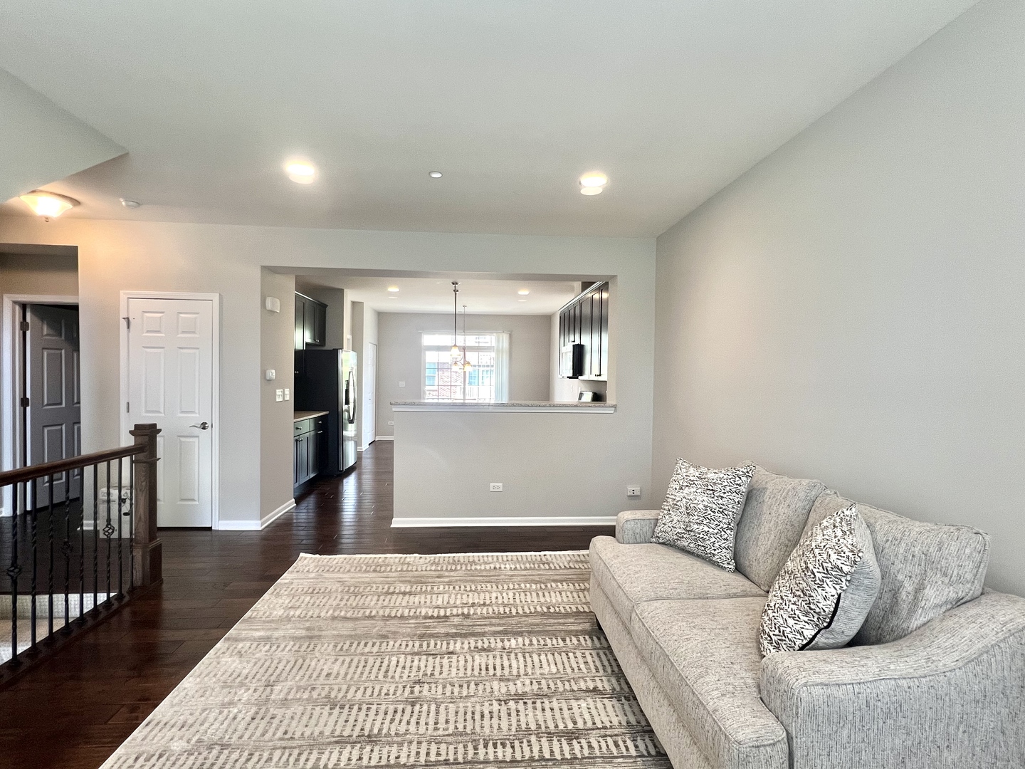 4182 Royal Mews Circle, Naperville, IL 60564