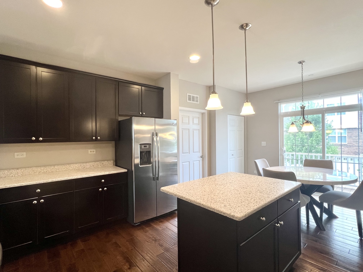 4182 Royal Mews Circle, Naperville, IL 60564