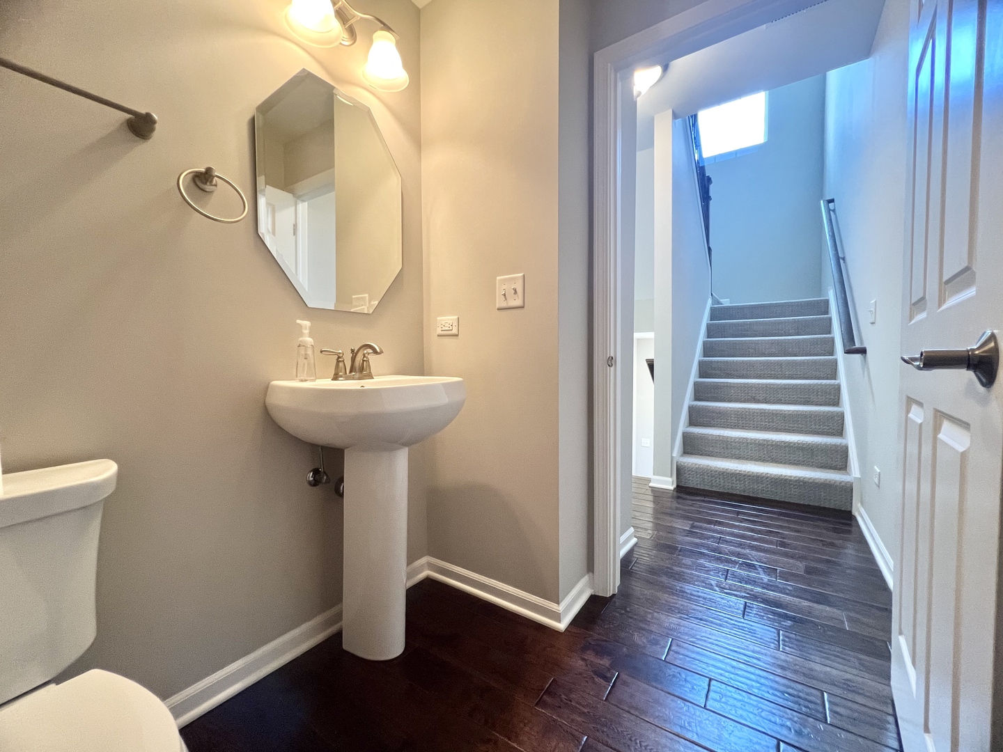 4182 Royal Mews Circle, Naperville, IL 60564