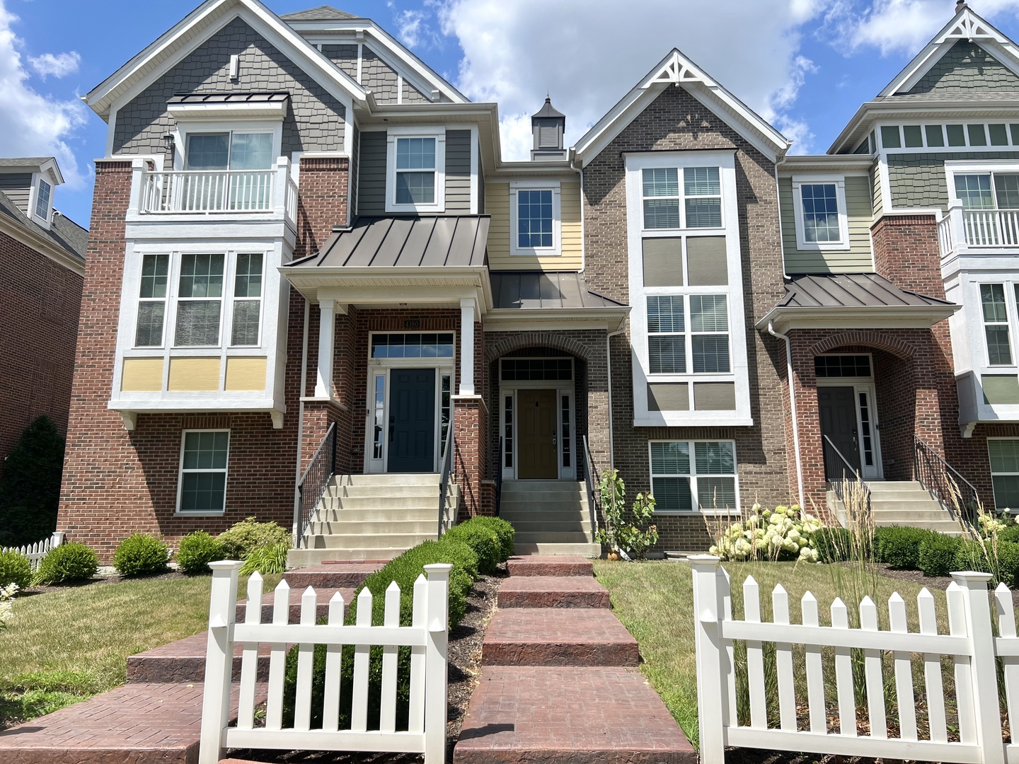 4182 Royal Mews Circle, Naperville, IL 60564