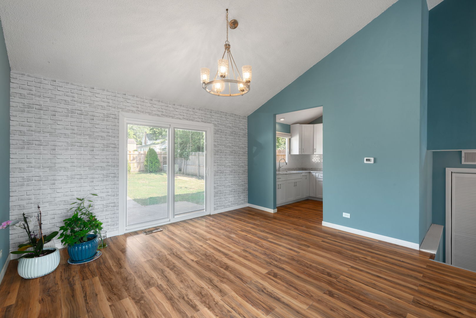 2S464 Cottonwood Court, Warrenville, IL 60555