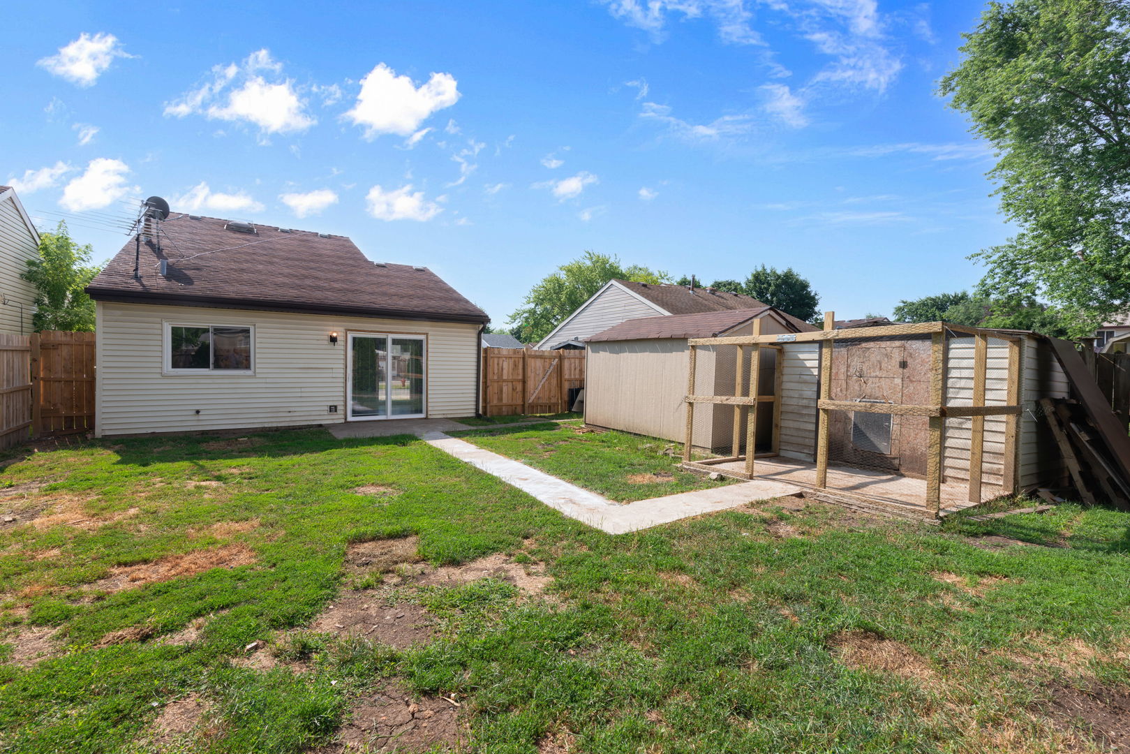 2S464 Cottonwood Court, Warrenville, IL 60555