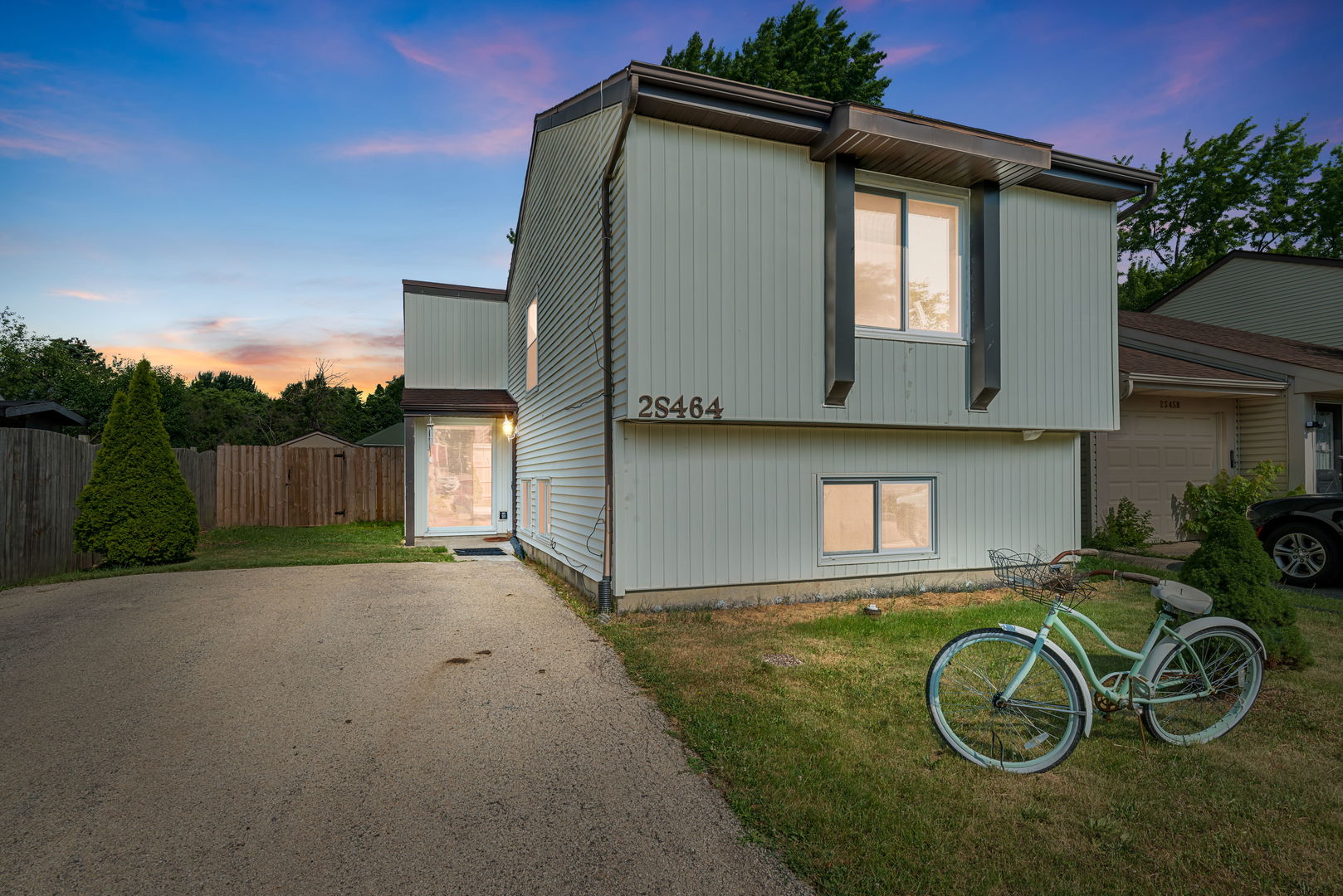 2S464 Cottonwood Court, Warrenville, IL 60555