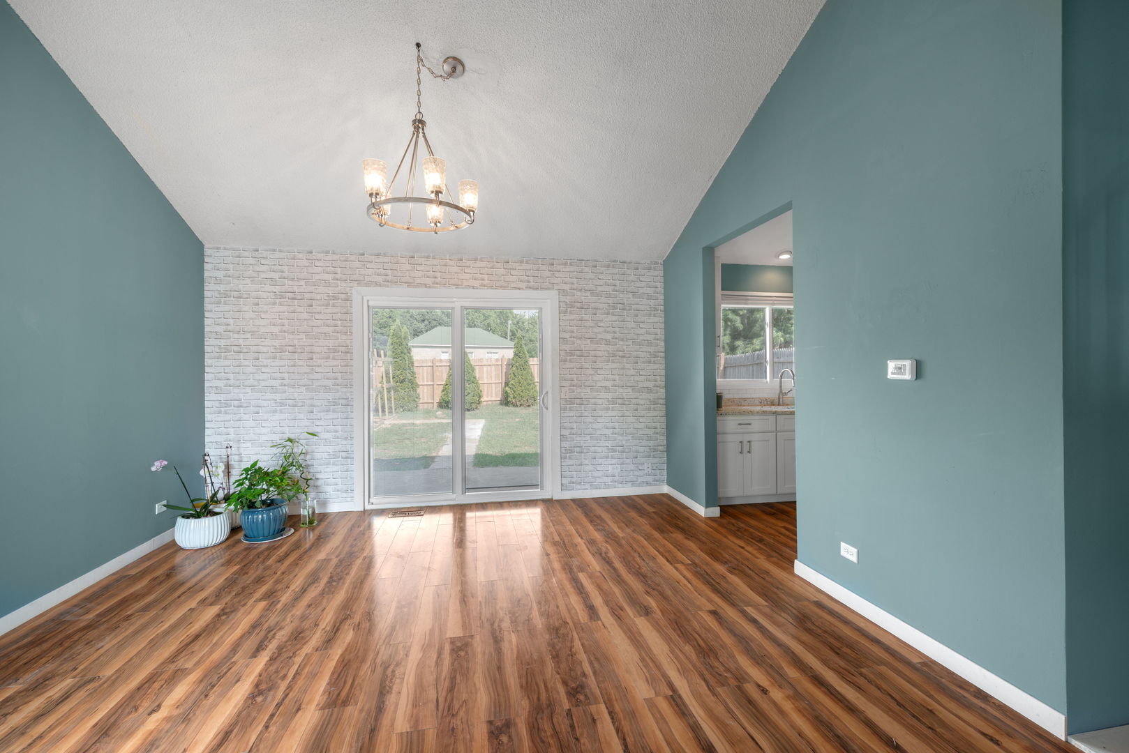 2S464 Cottonwood Court, Warrenville, IL 60555