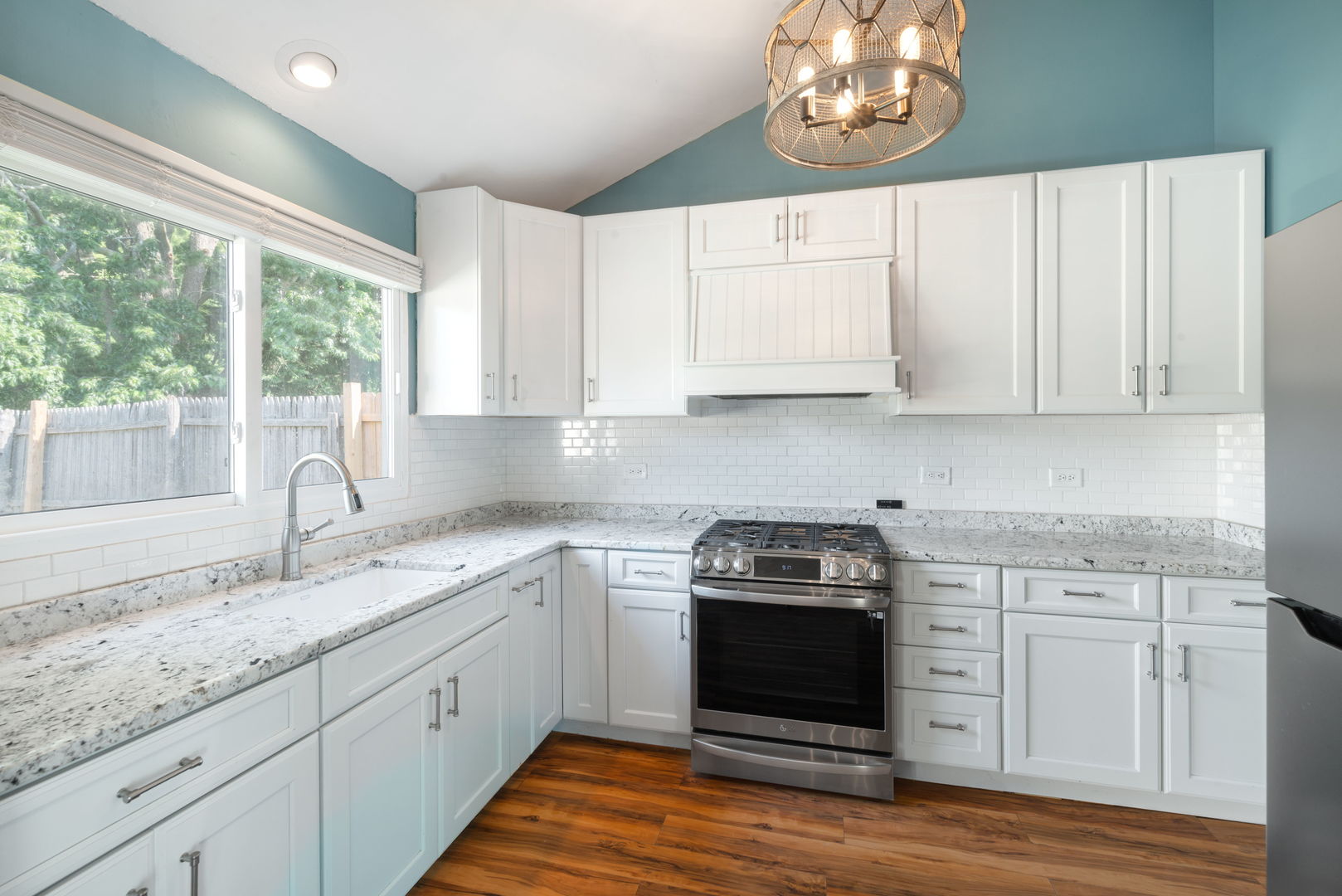 2S464 Cottonwood Court, Warrenville, IL 60555