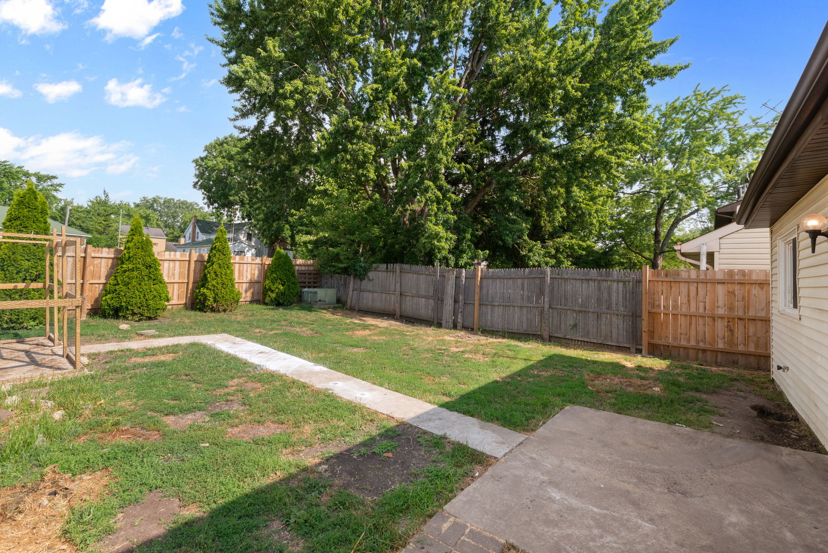 2S464 Cottonwood Court, Warrenville, IL 60555