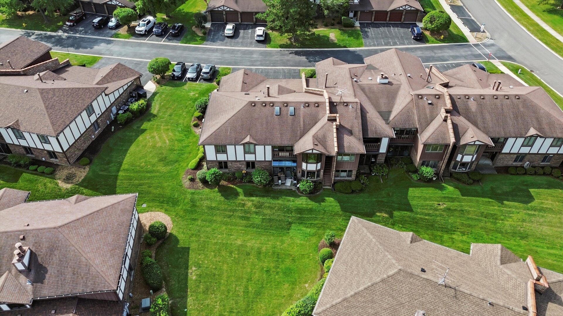 9752 Mill Drive #1E, Palos Park, IL 60464