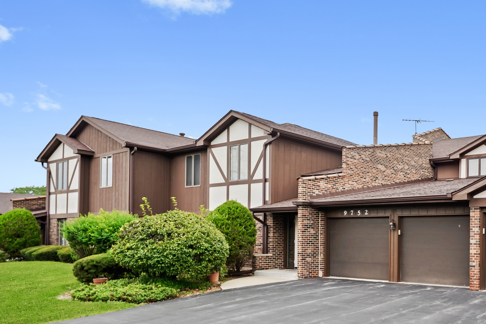 9752 Mill Drive #1E, Palos Park, IL 60464
