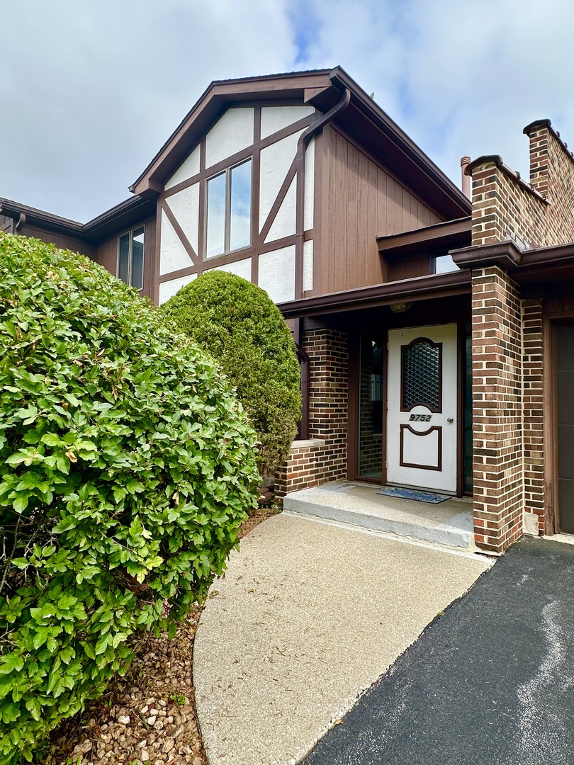 9752 Mill Drive #1E, Palos Park, IL 60464