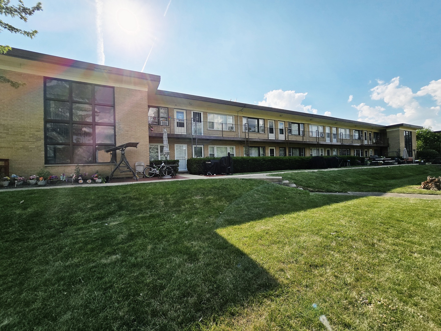 35 KING ARTHUR Court #19, Northlake, IL 60164