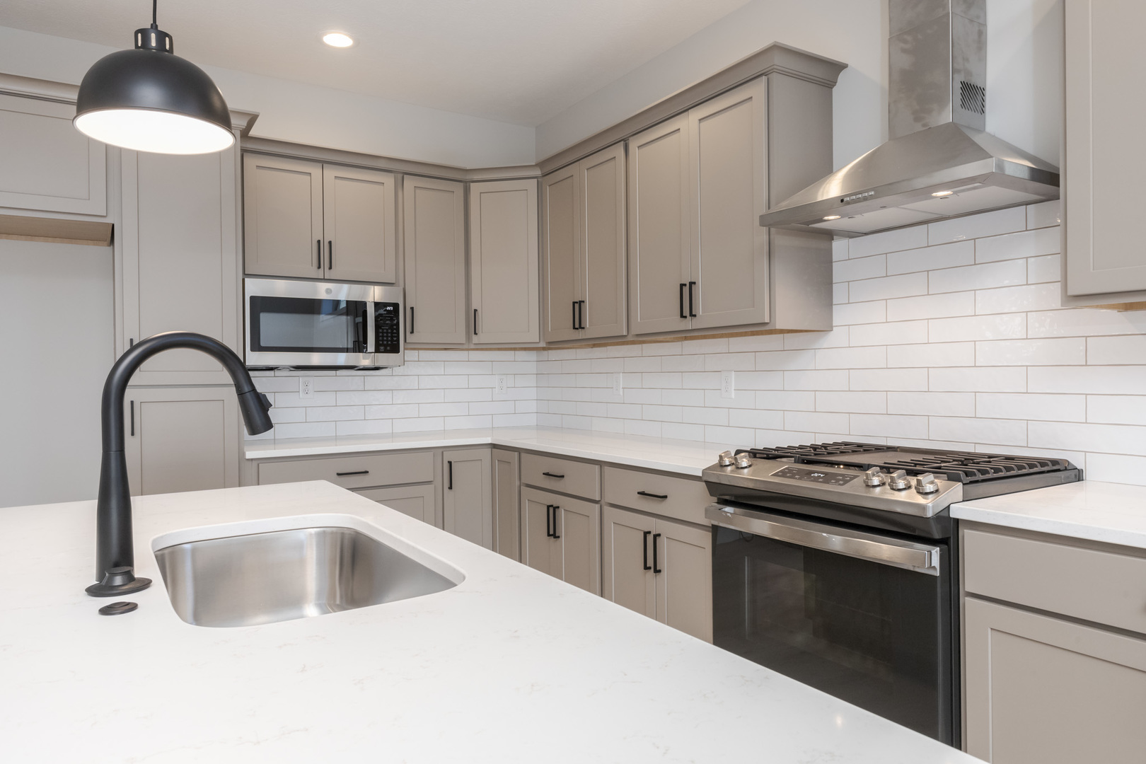 1922 Dunraven Road, Bloomington, IL 61704