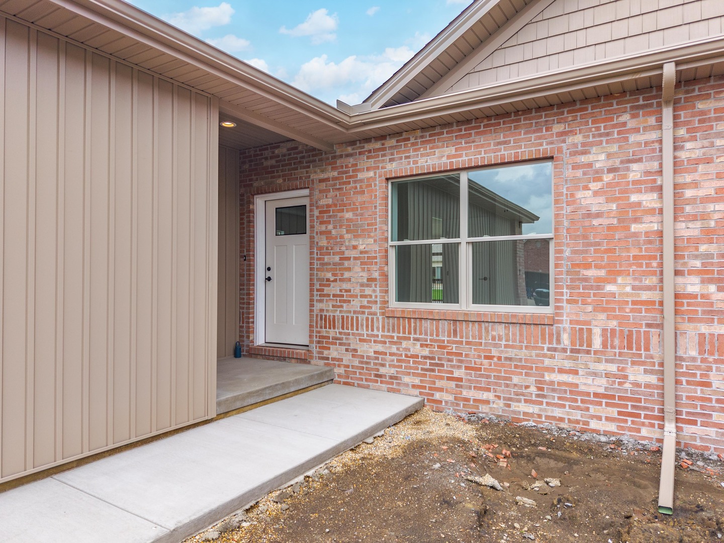 1922 Dunraven Road, Bloomington, IL 61704