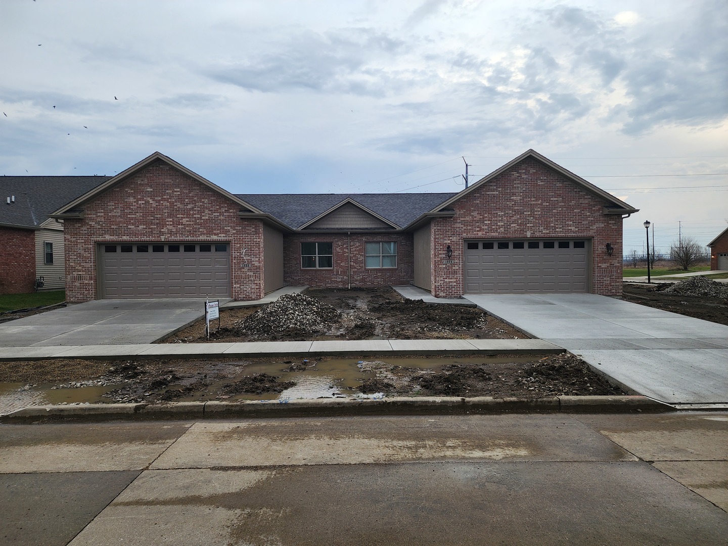 1922 Dunraven Road, Bloomington, IL 61704