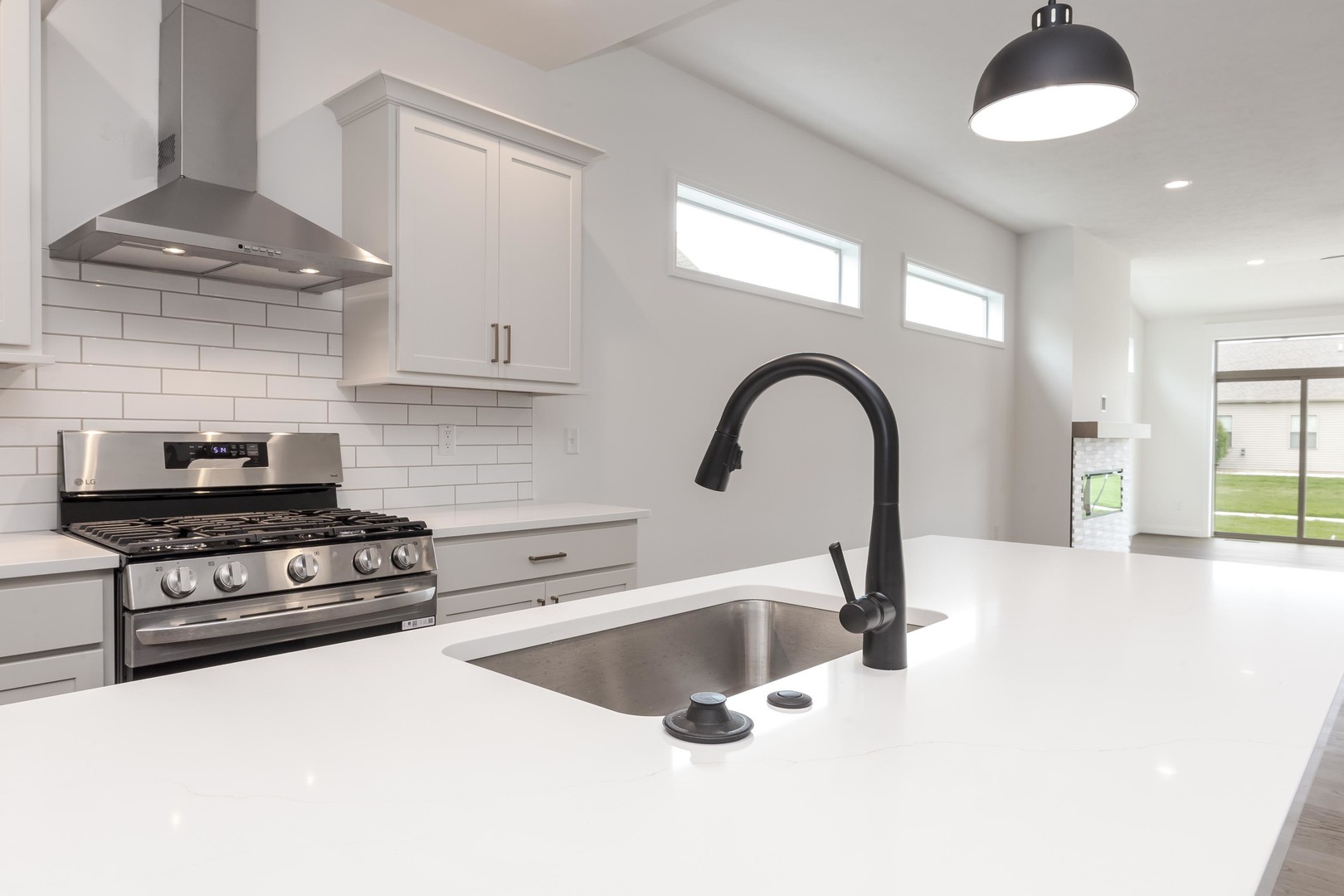 1922 Dunraven Road, Bloomington, IL 61704