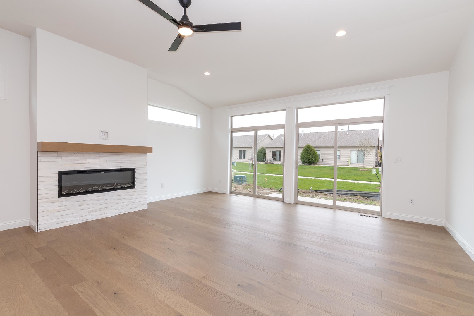 1922 Dunraven Road, Bloomington, IL 61704