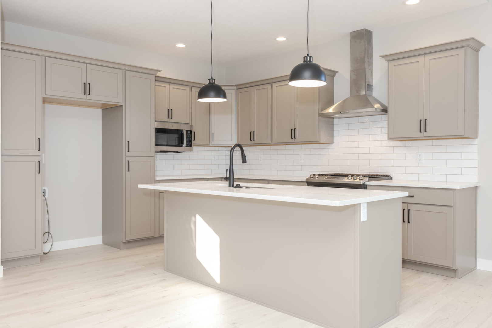 1922 Dunraven Road, Bloomington, IL 61704