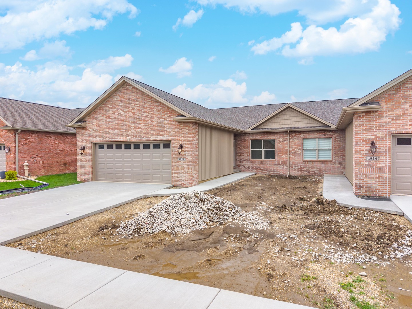 1922 Dunraven Road, Bloomington, IL 61704