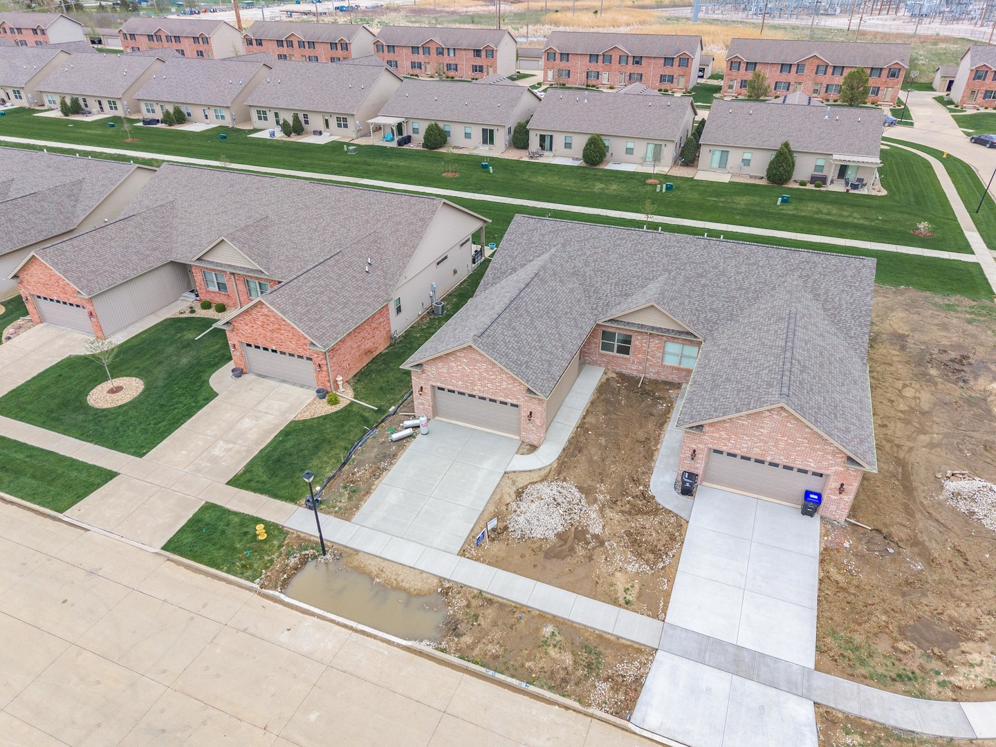 1922 Dunraven Road, Bloomington, IL 61704