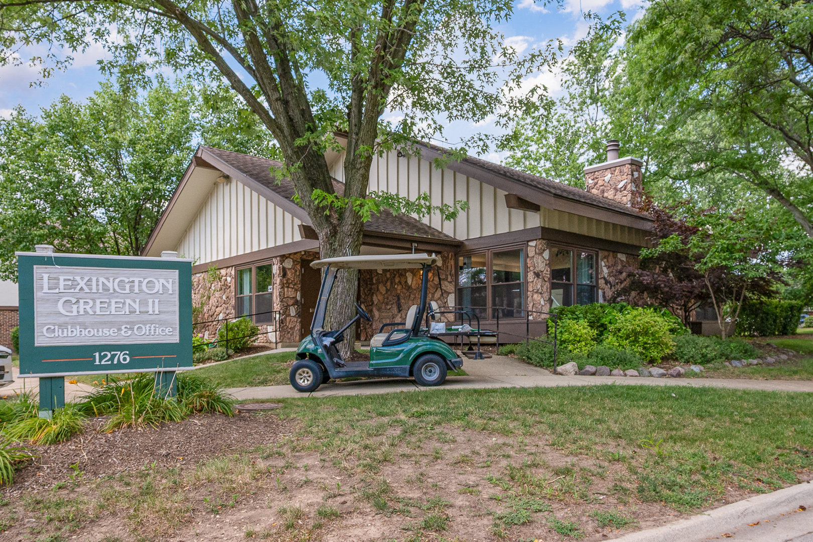 321 Woodbury Court #D2, Schaumburg, IL 60193