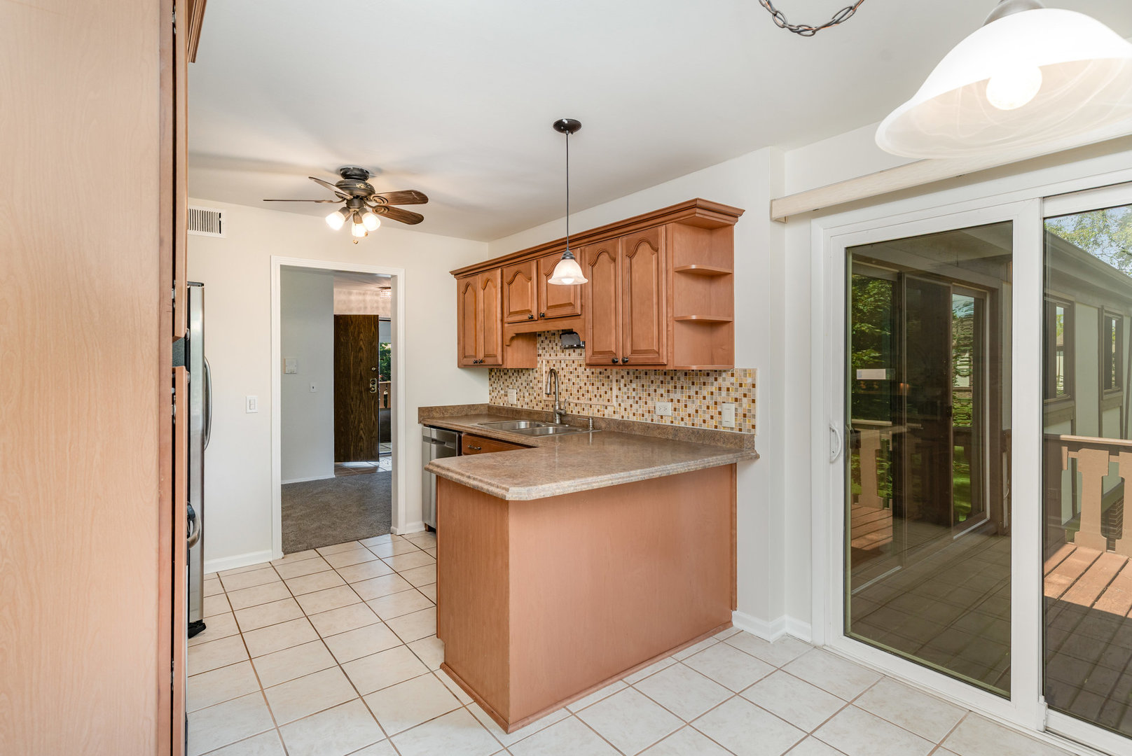 321 Woodbury Court #D2, Schaumburg, IL 60193