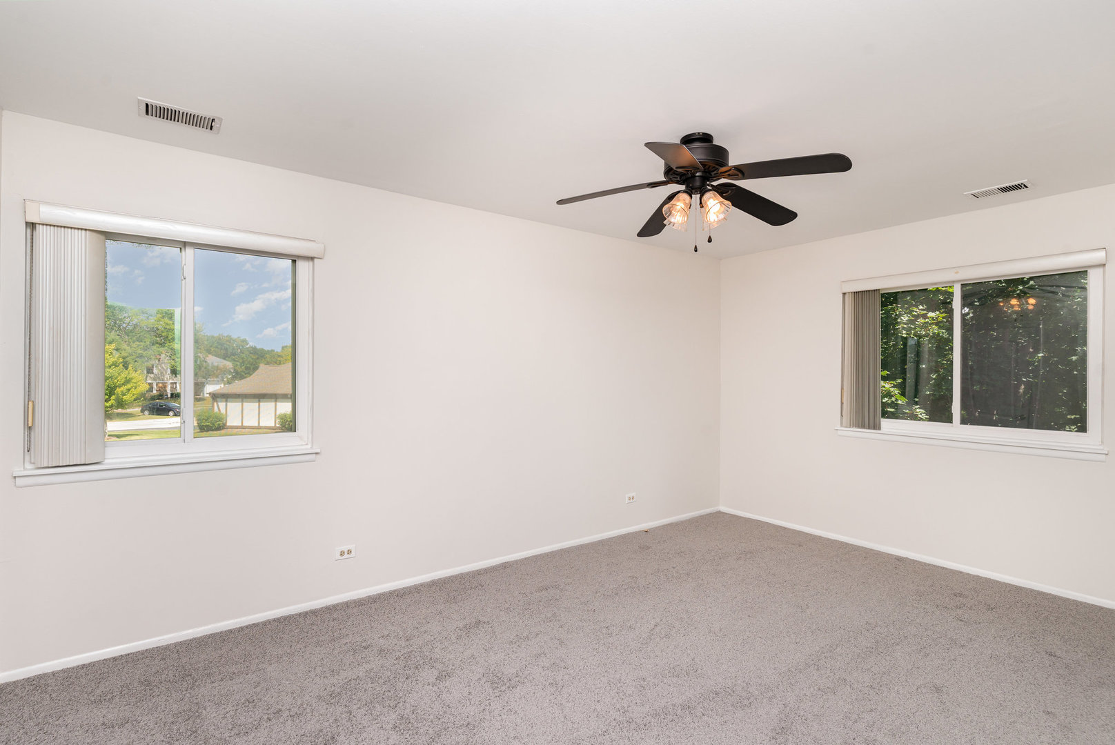 321 Woodbury Court #D2, Schaumburg, IL 60193