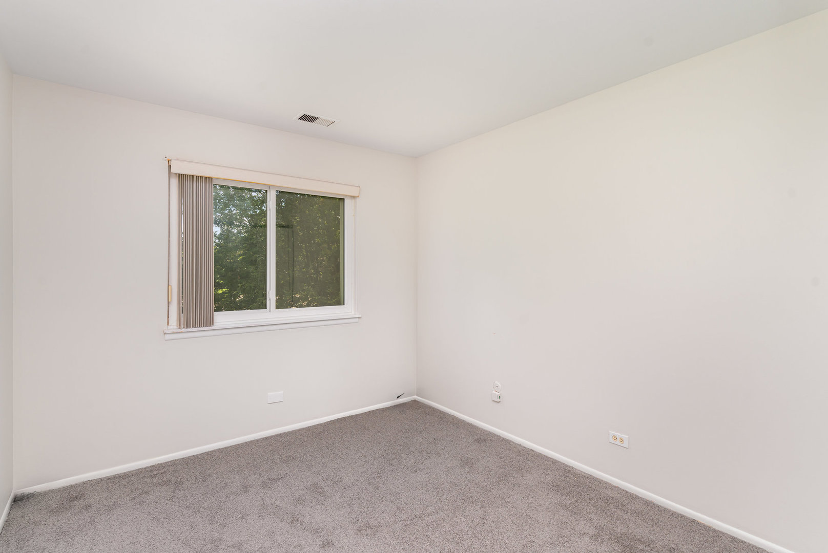 321 Woodbury Court #D2, Schaumburg, IL 60193