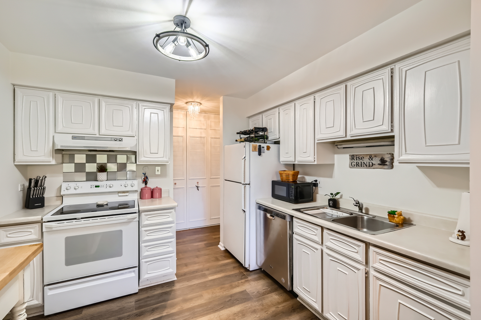 455 Raintree Court #1C, Glen Ellyn, IL 60137