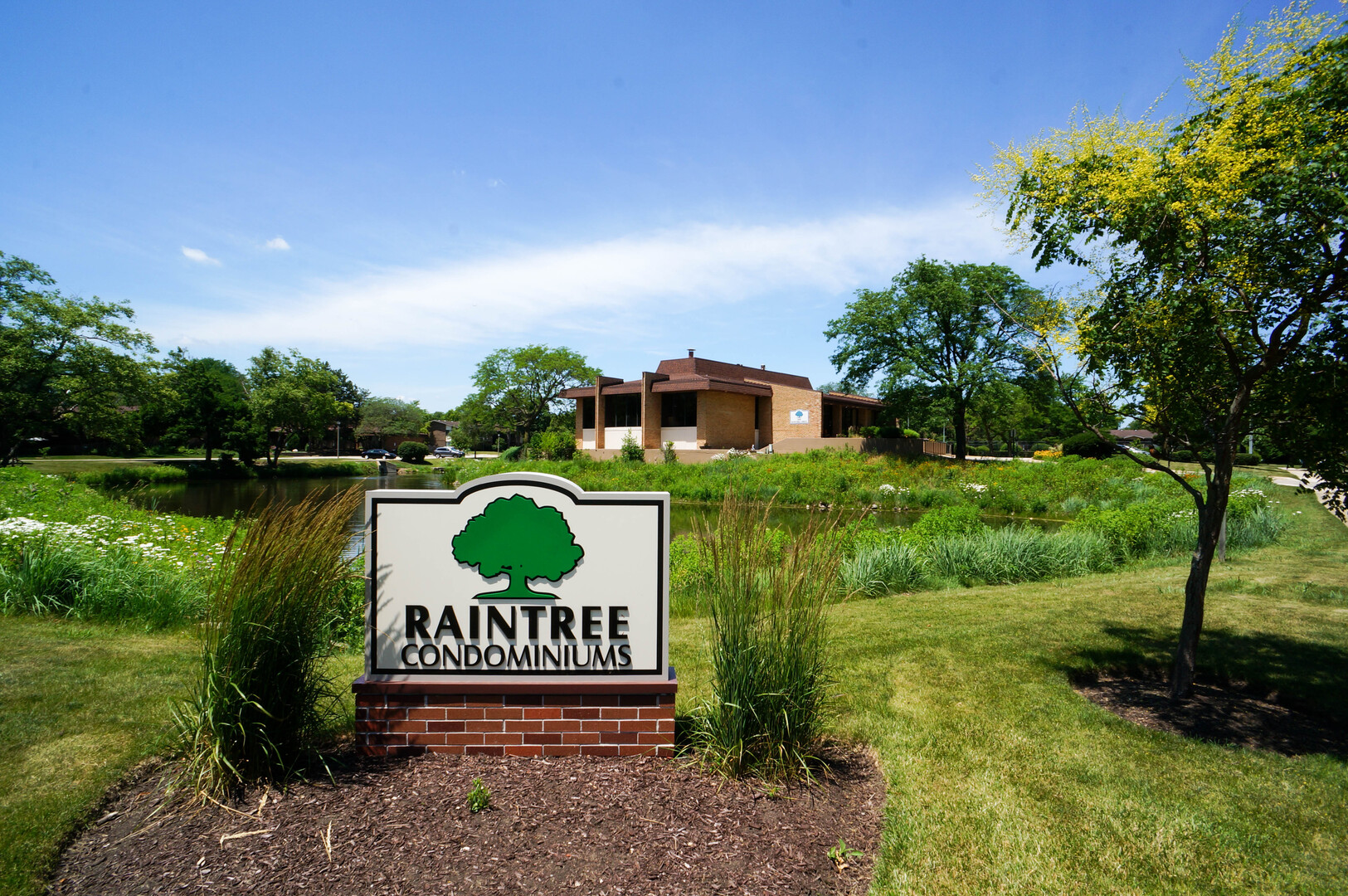455 Raintree Court #1C, Glen Ellyn, IL 60137