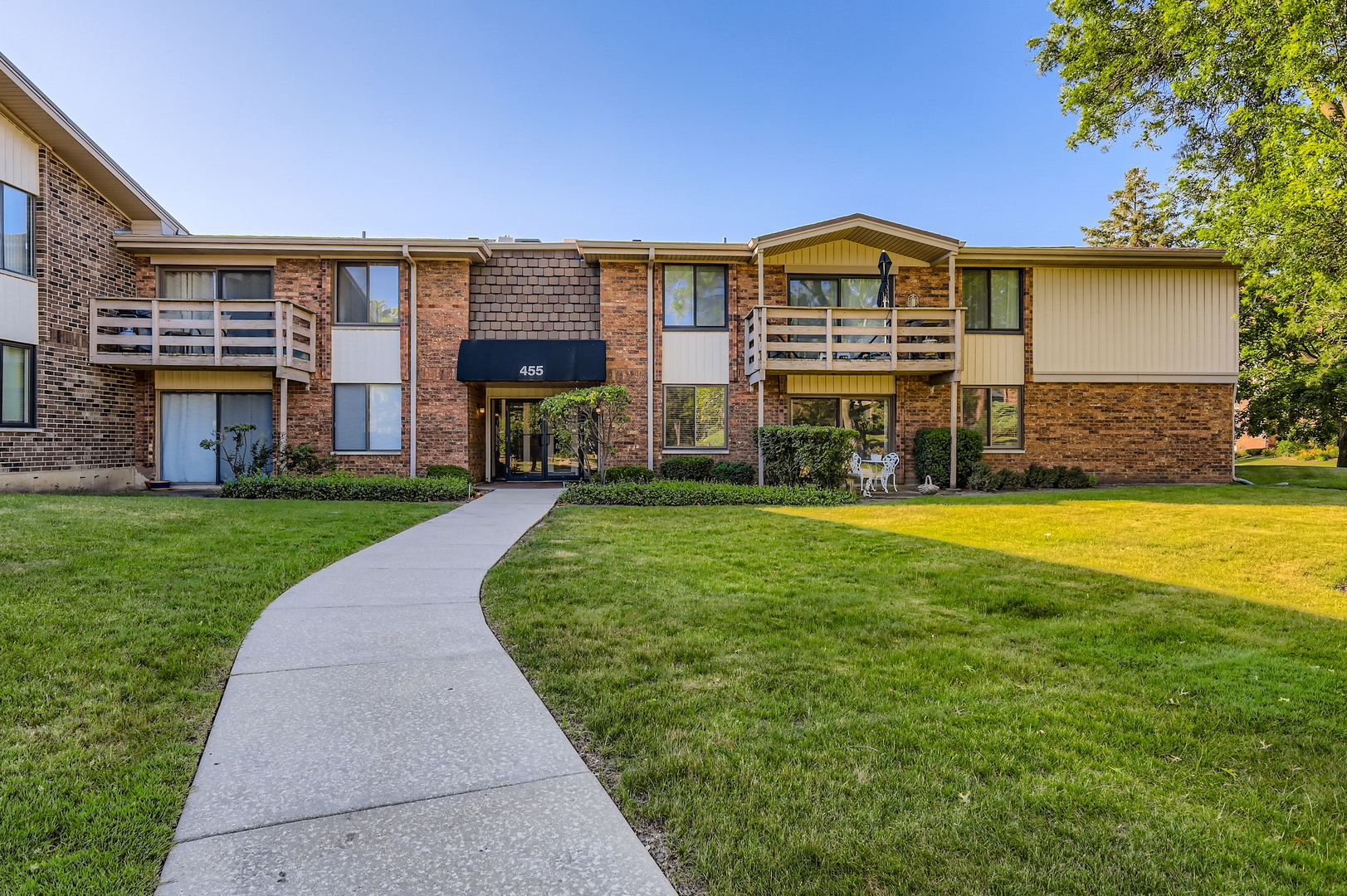 455 Raintree Court #1C, Glen Ellyn, IL 60137