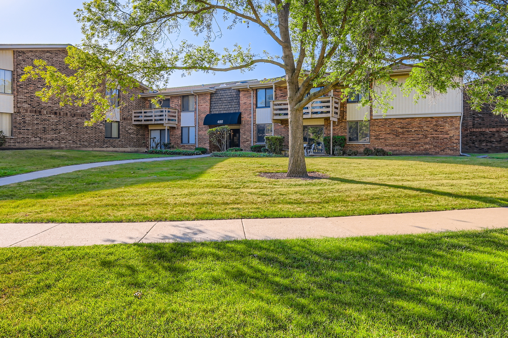 455 Raintree Court #1C, Glen Ellyn, IL 60137
