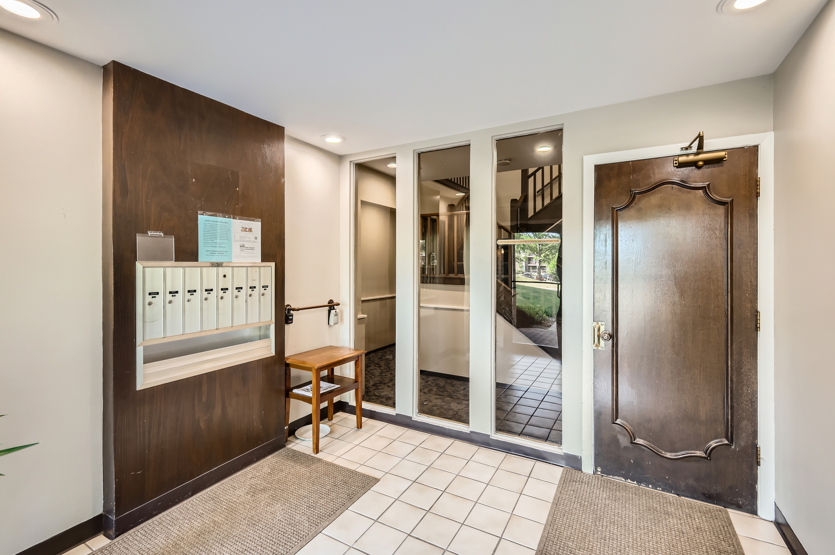 455 Raintree Court #1C, Glen Ellyn, IL 60137