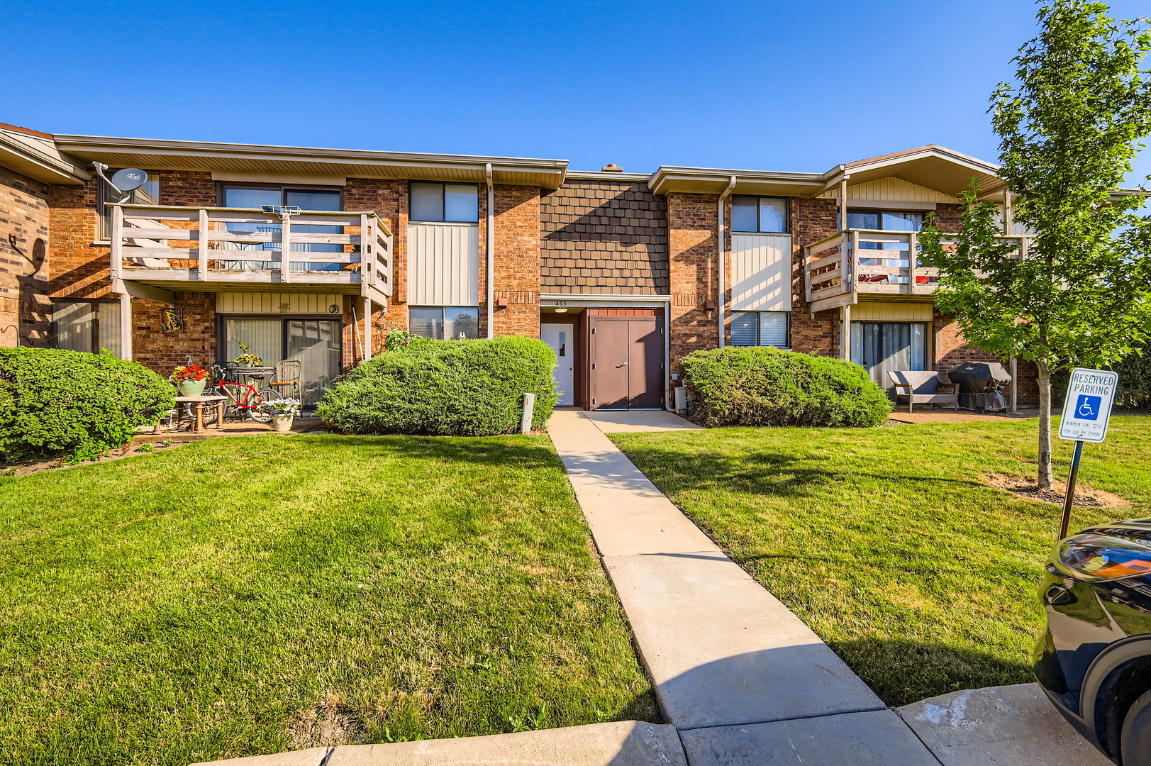 455 Raintree Court #1C, Glen Ellyn, IL 60137