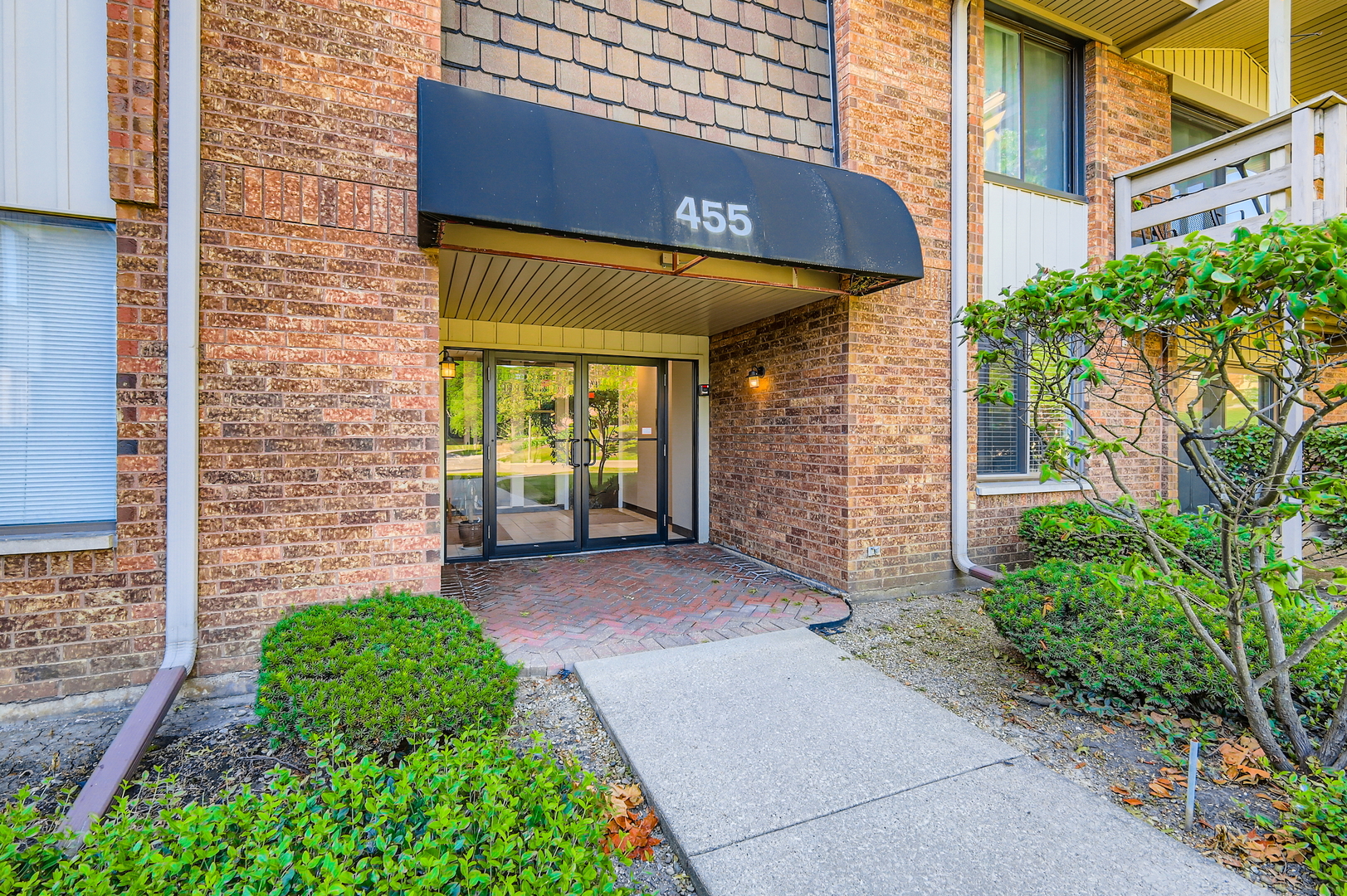 455 Raintree Court #1C, Glen Ellyn, IL 60137