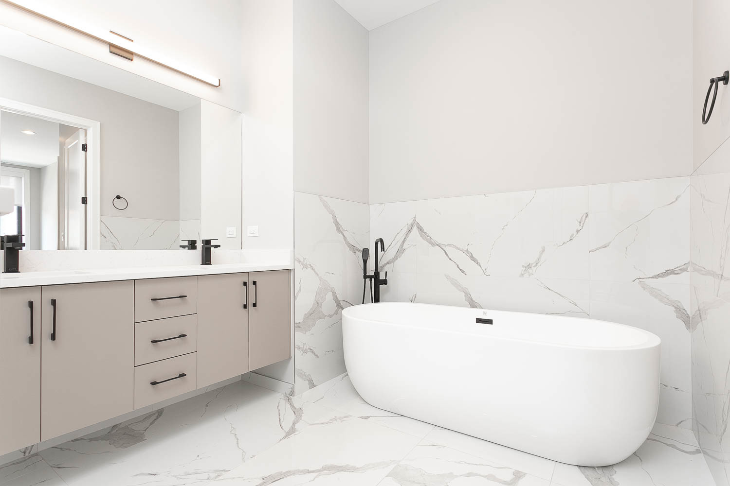 1606 S Ashland Avenue #402, Chicago, IL 60608
