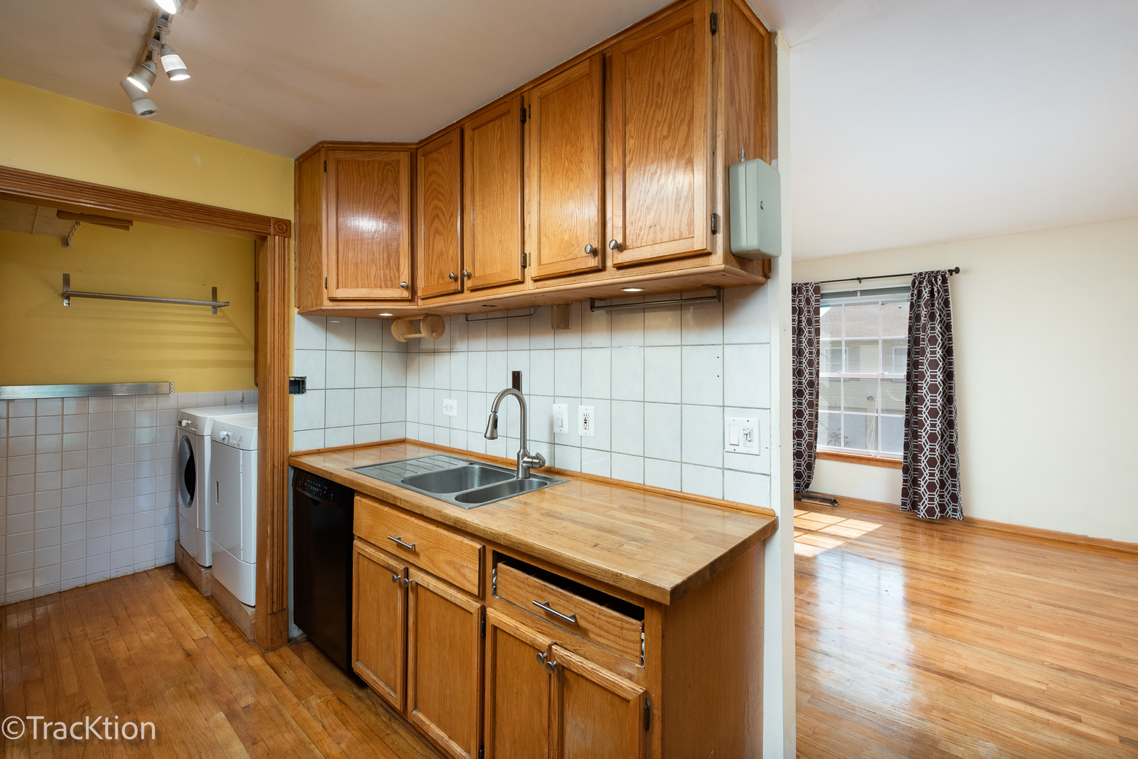 1690 Ashburn Court #A, Wheaton, IL 60189