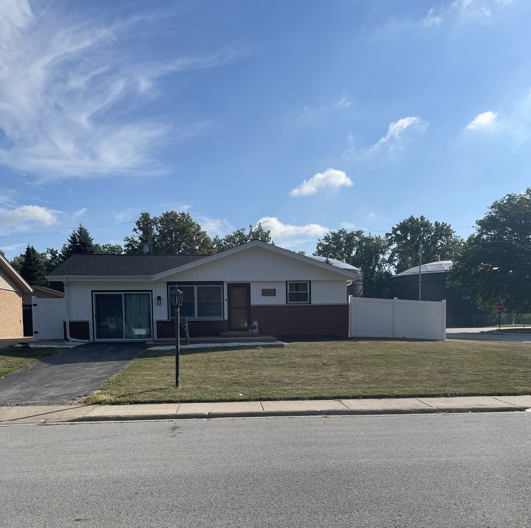 12813 E Playfield Drive, Crestwood, IL 60418