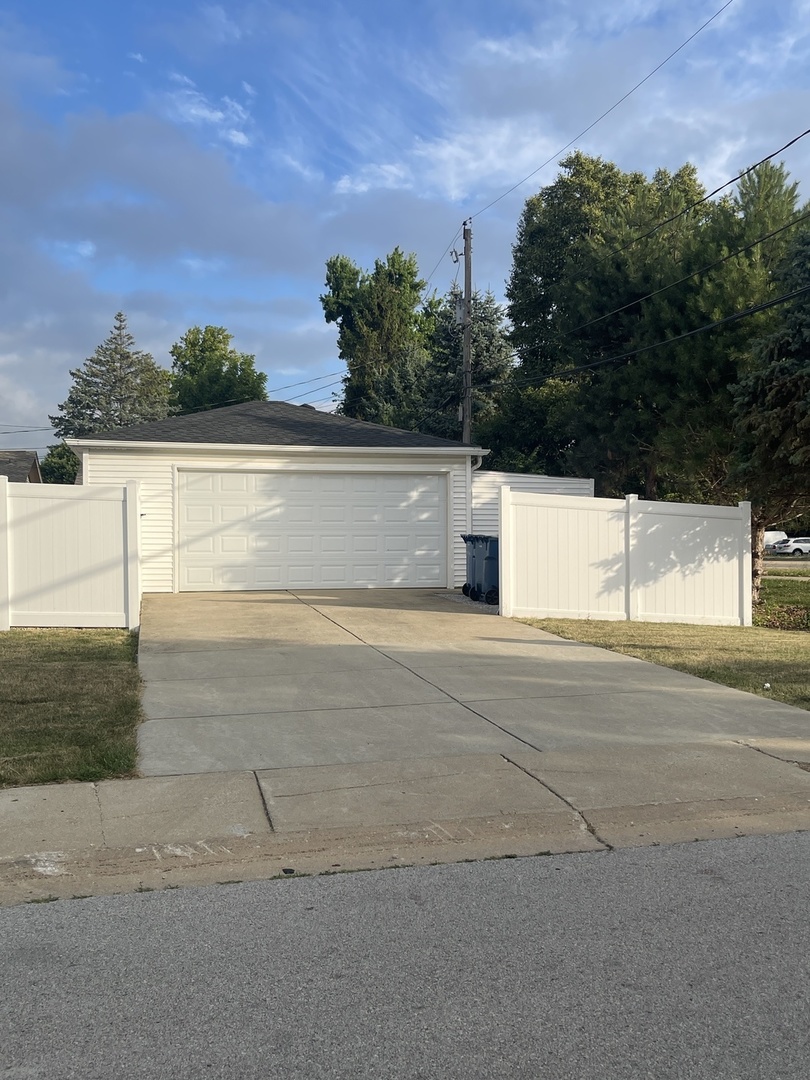 12813 E Playfield Drive, Crestwood, IL 60418