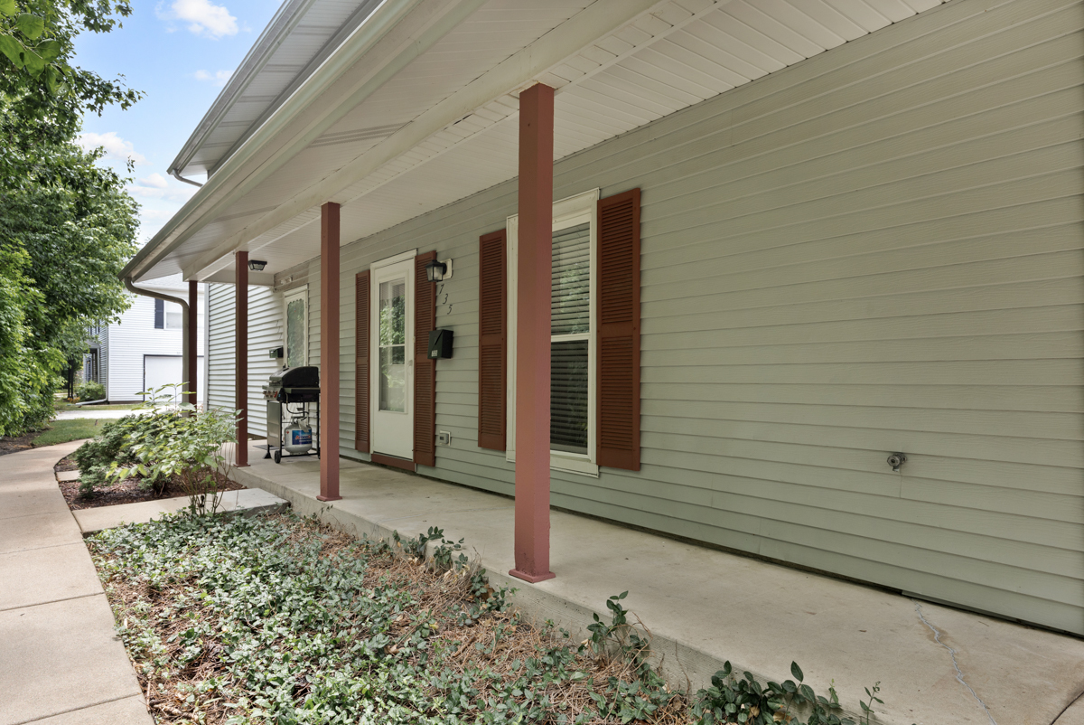 735 Wellington Avenue, Elk Grove Village, IL 60007