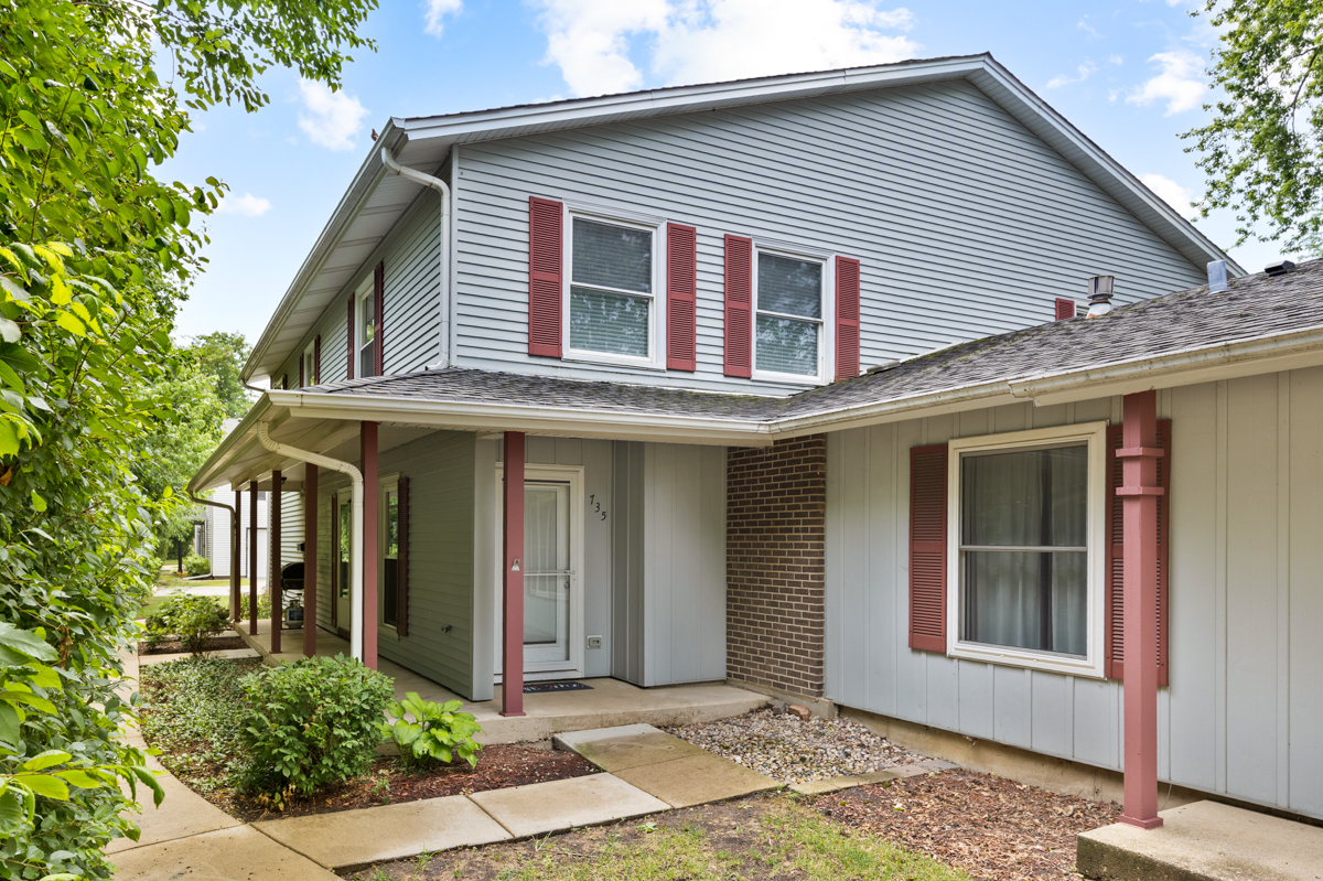 735 Wellington Avenue, Elk Grove Village, IL 60007