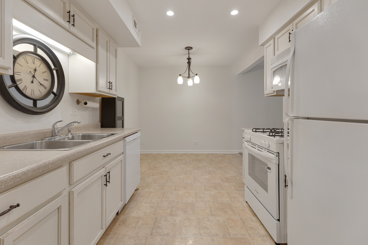 735 Wellington Avenue, Elk Grove Village, IL 60007