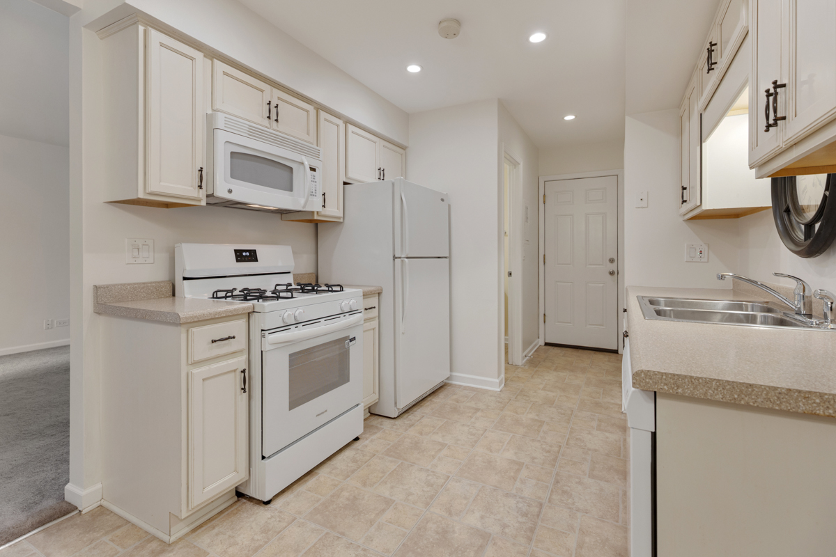 735 Wellington Avenue, Elk Grove Village, IL 60007