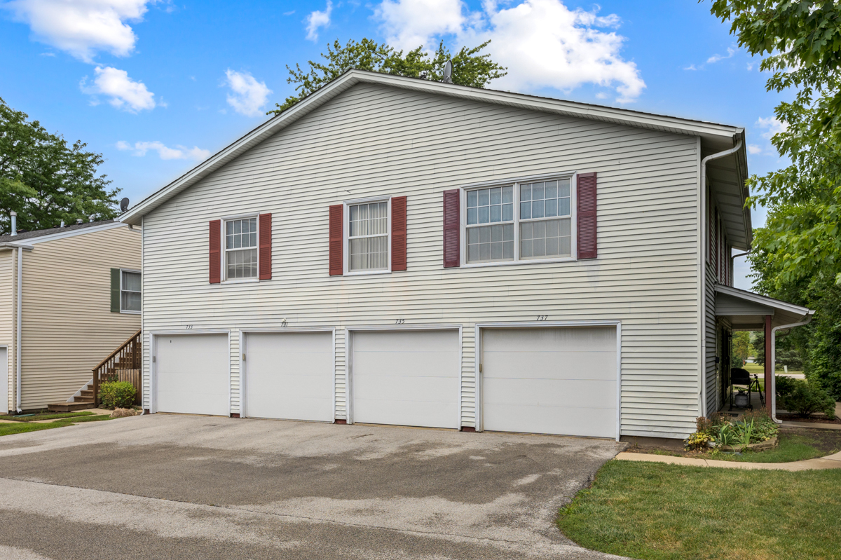 735 Wellington Avenue, Elk Grove Village, IL 60007
