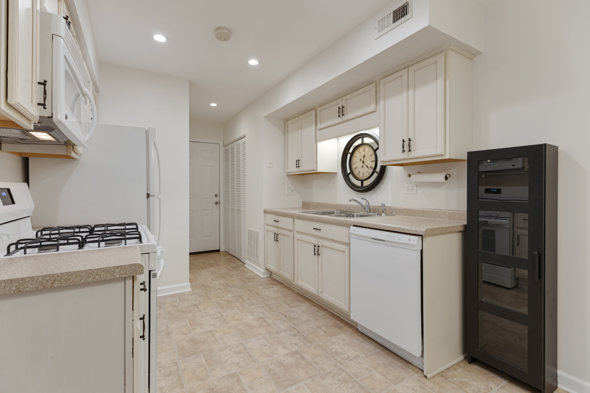 735 Wellington Avenue, Elk Grove Village, IL 60007