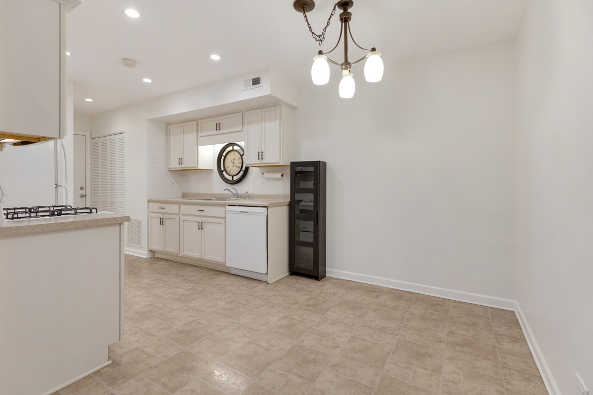 735 Wellington Avenue, Elk Grove Village, IL 60007