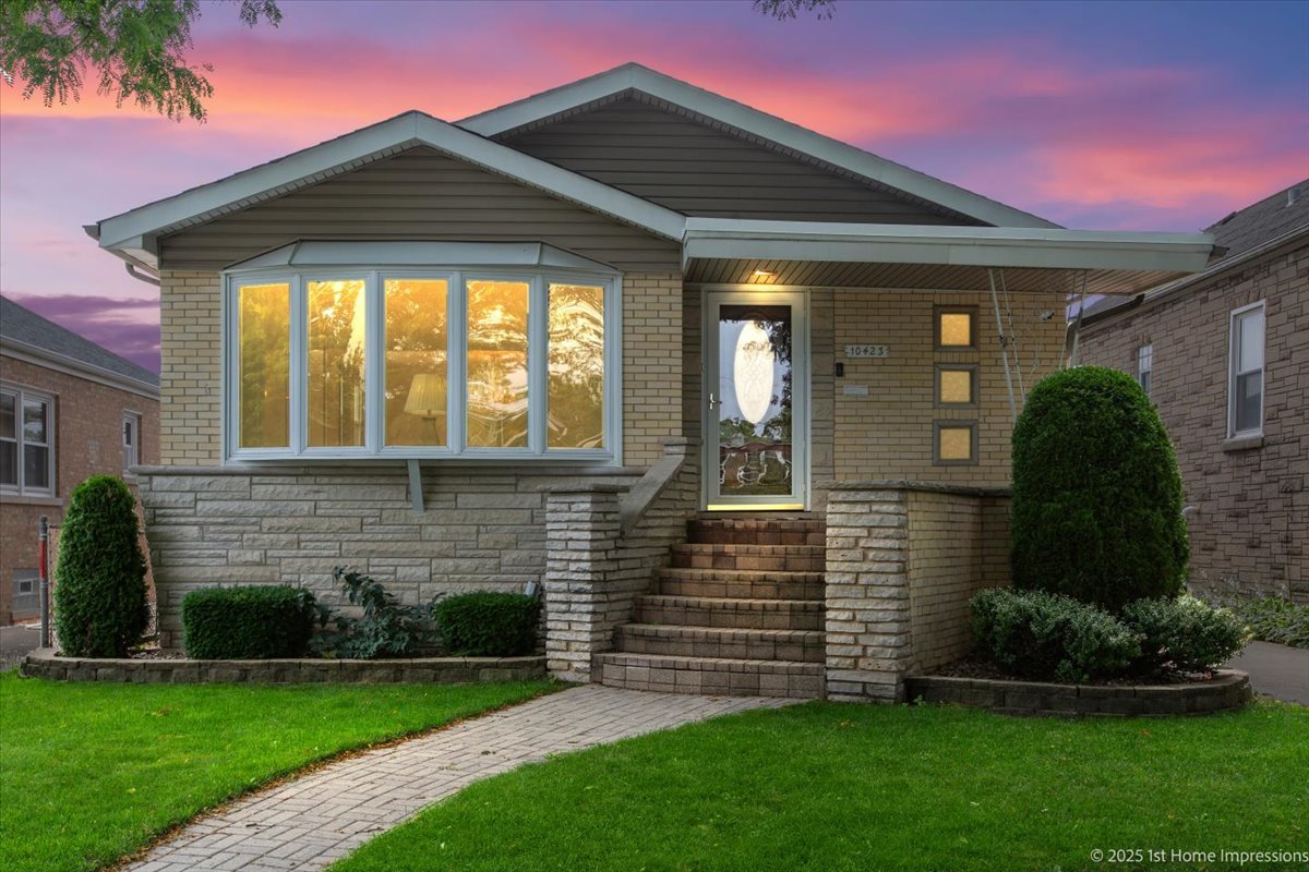 10423 S Sawyer Avenue, Chicago, IL 60655