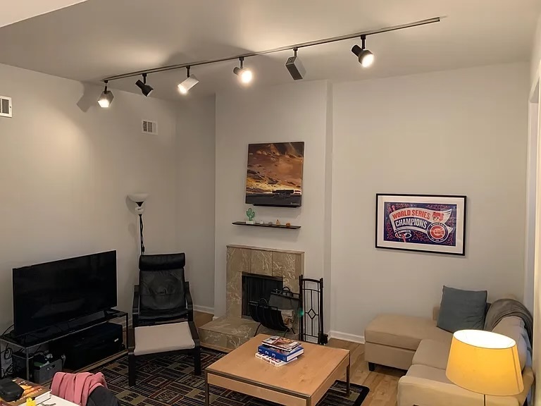 918 W Fullerton Avenue #2, Chicago, IL 60614