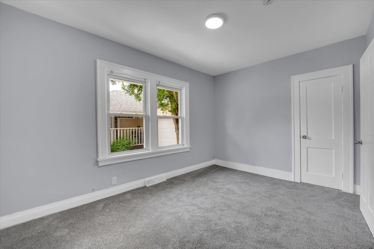 305 S Lewis Avenue, Waukegan, IL 60085