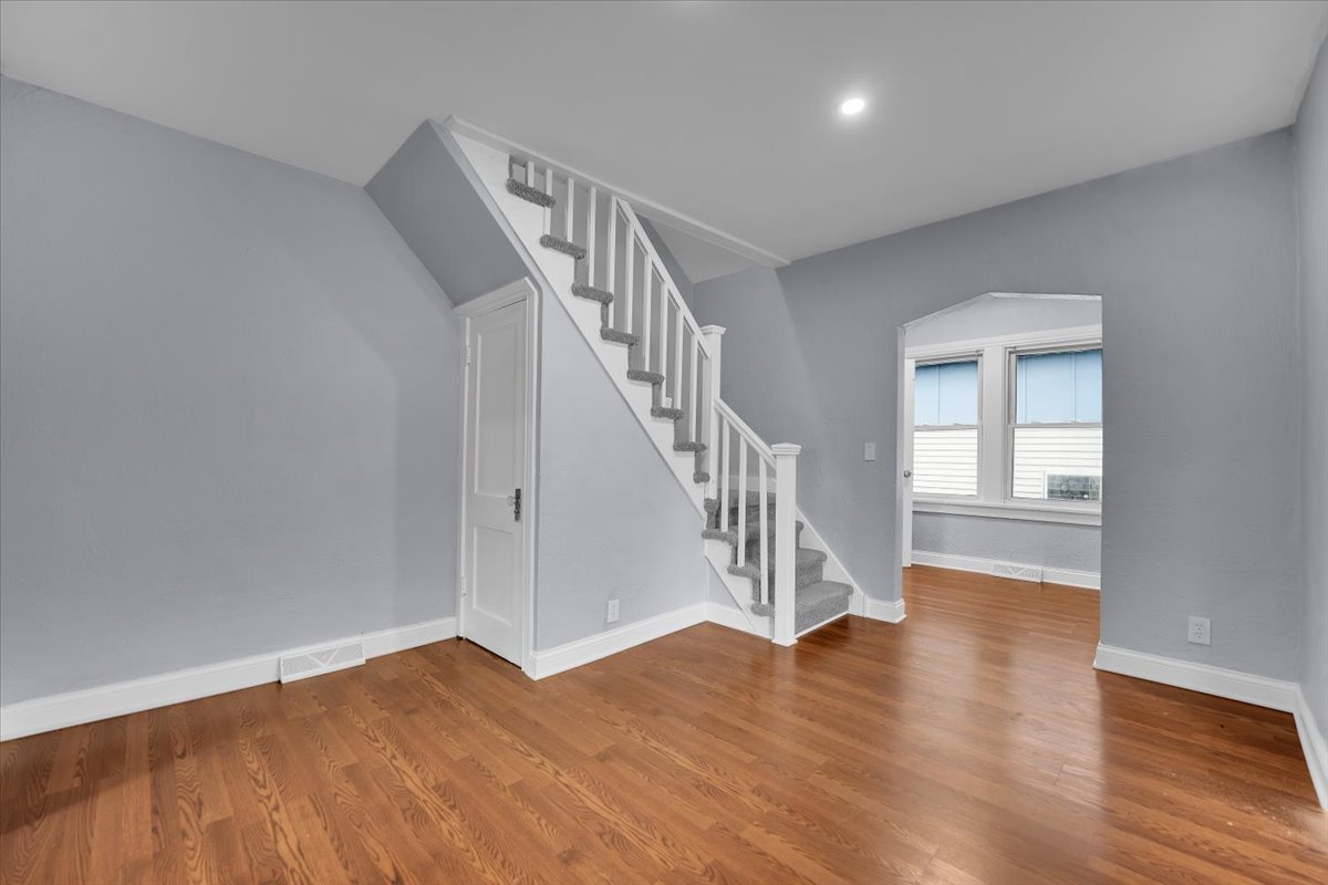 305 S Lewis Avenue, Waukegan, IL 60085